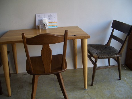 飛騨産業のテーブルと椅子